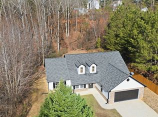 2218 Smallwood Springs Dr, Gainesville, GA 30507