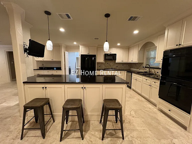 1014 Roxella St — Photo 8