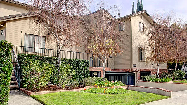 1206 Viola Ave — Photo 2