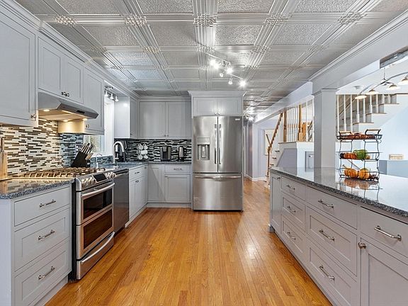 5th image of 437 Johnny Appleseed Ln