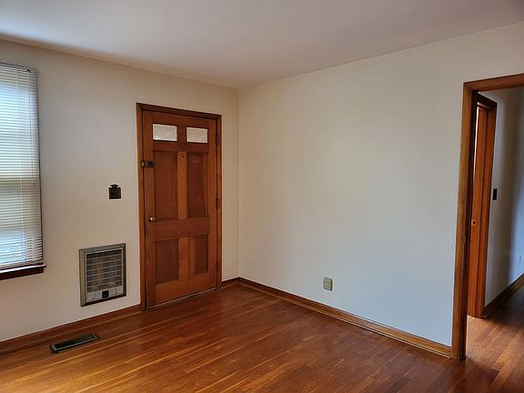3rd image of 4313 Lakeview Dr NW