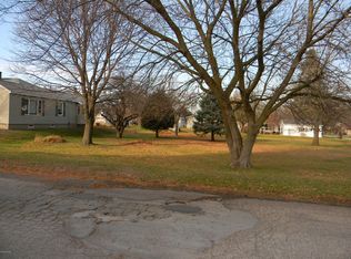 607 4th St, Ludington, MI 49431