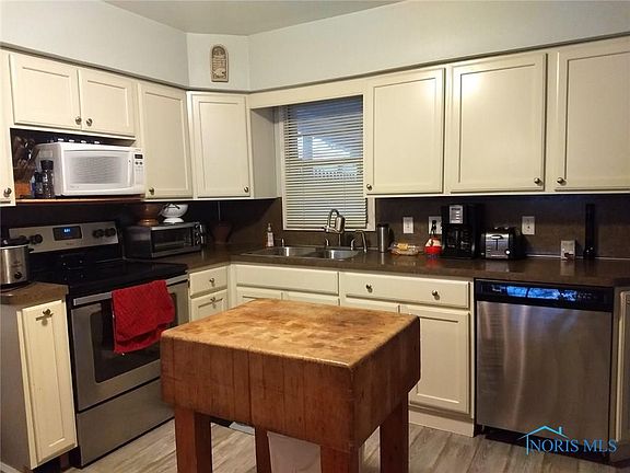 3rd image of 878 Loch Haven Blvd