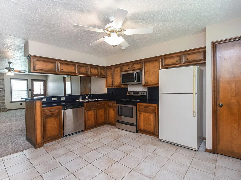 2113 Georgetown St — Photo 13