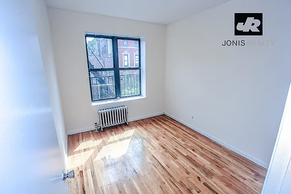 Rented by Jonis Realty | media 9