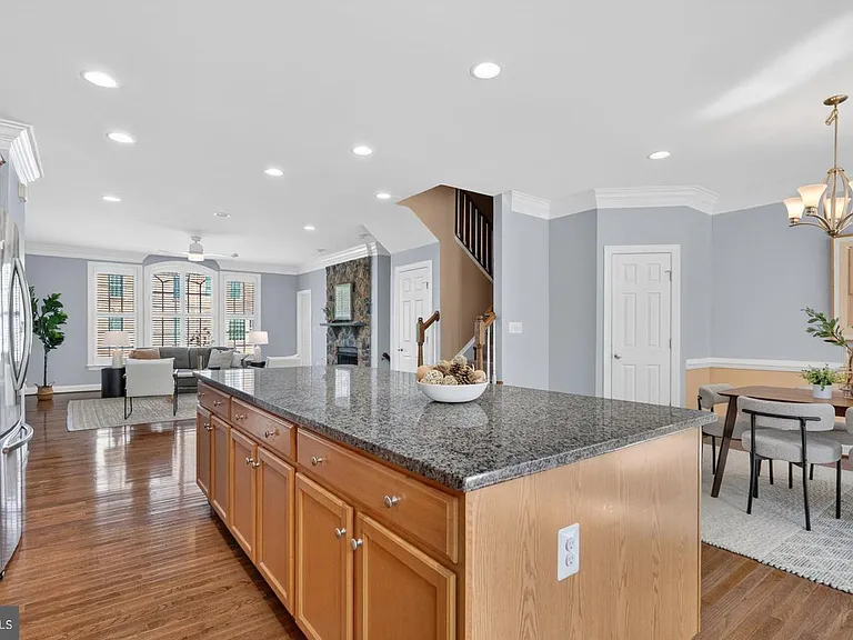 7897 Carbondale Way — Photo 12