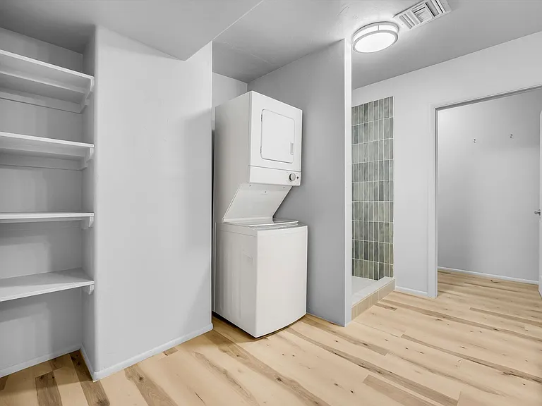Riverside Suites — Photo 43