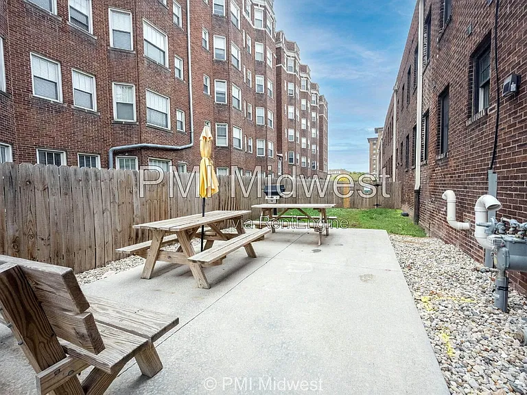 Priscilla Apartments — Photo 26