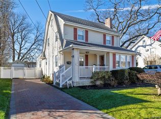29 Norwich Avenue, Lynbrook, NY 11563