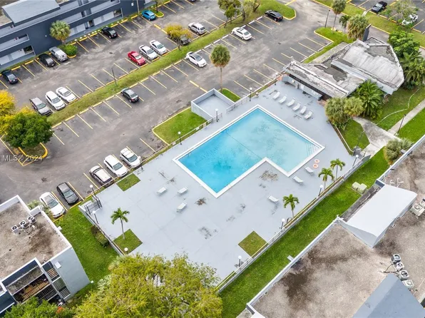 210 Fontainebleau Blvd APT 206, Miami, FL 33172