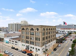 2400 Mechanic St APT 101, Galveston, TX 77550