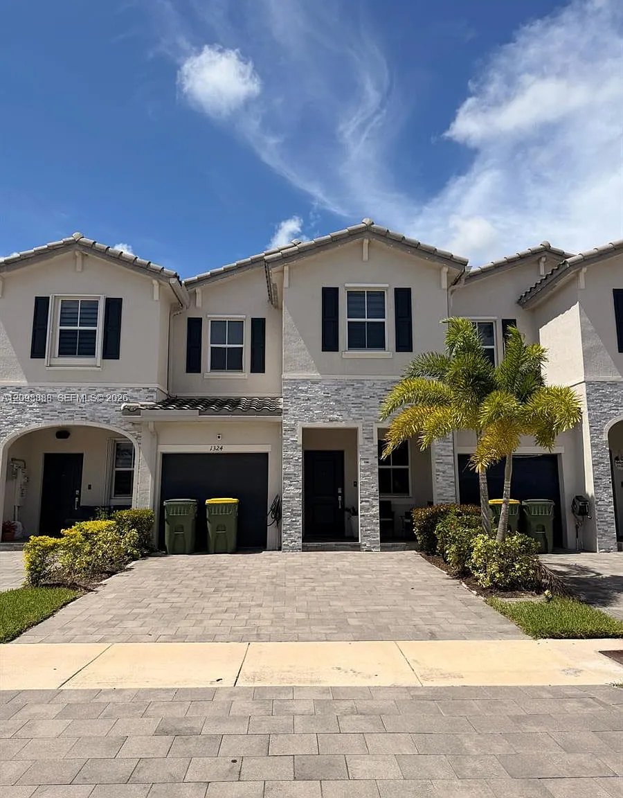 Keys Gate Residential — Photo 1