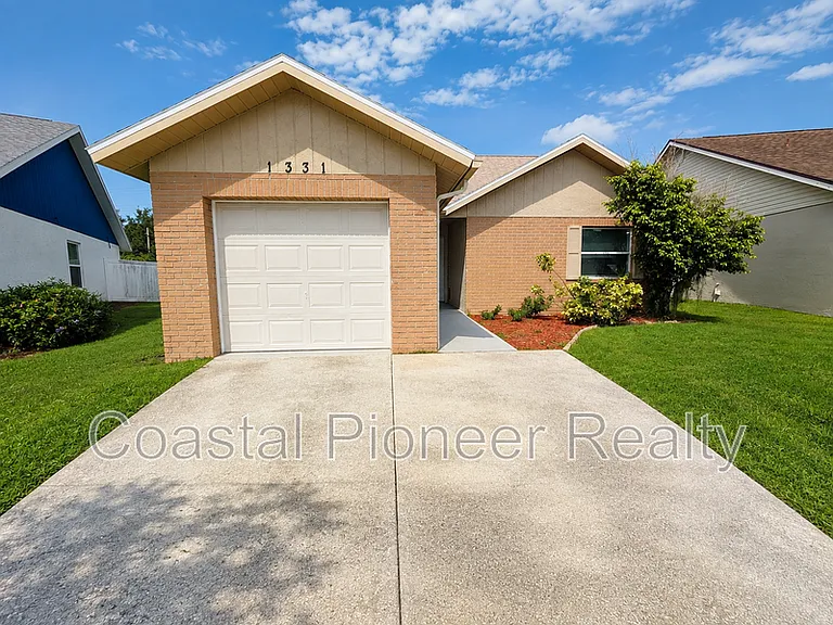 1331 Coolridge Dr — Photo 1