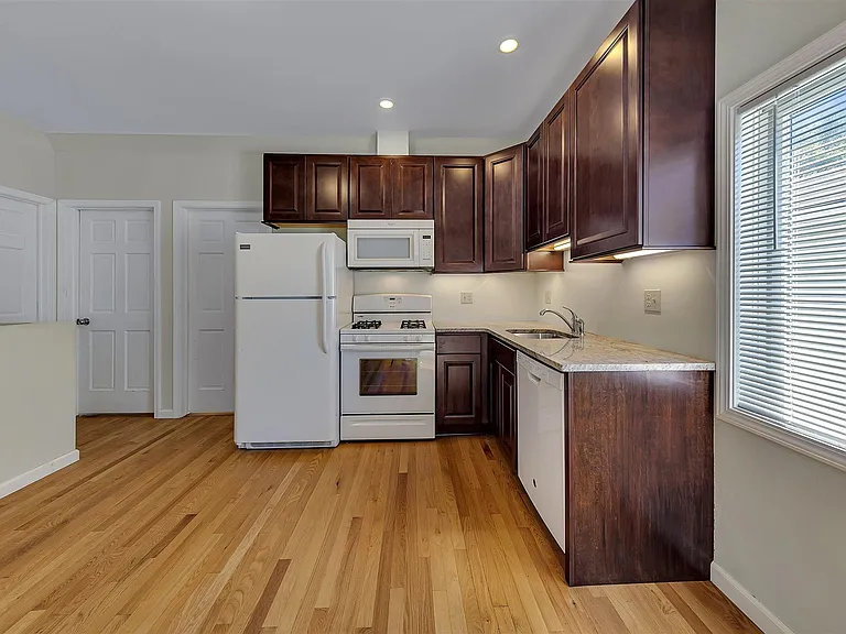 1004 17th Ave SE #2 — Photo 3
