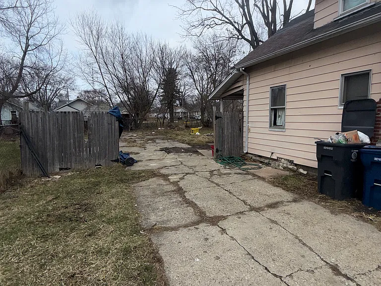 1218 Pinehurst Ave — Photo 5