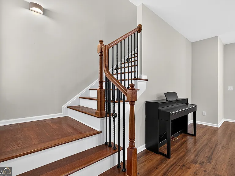 323 Revolution Dr — Photo 21