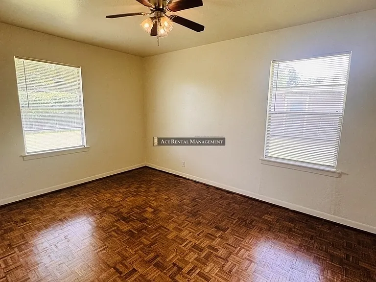 1543 Alamo St — Photo 11
