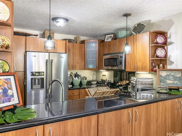 555 Hahaione St APT 4E, Honolulu, HI 96825