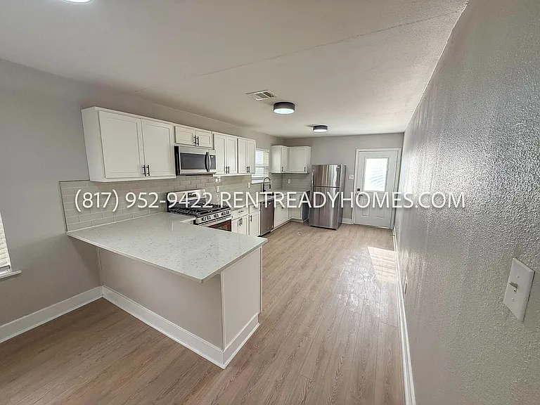 1824 Carver Ave — Photo 4