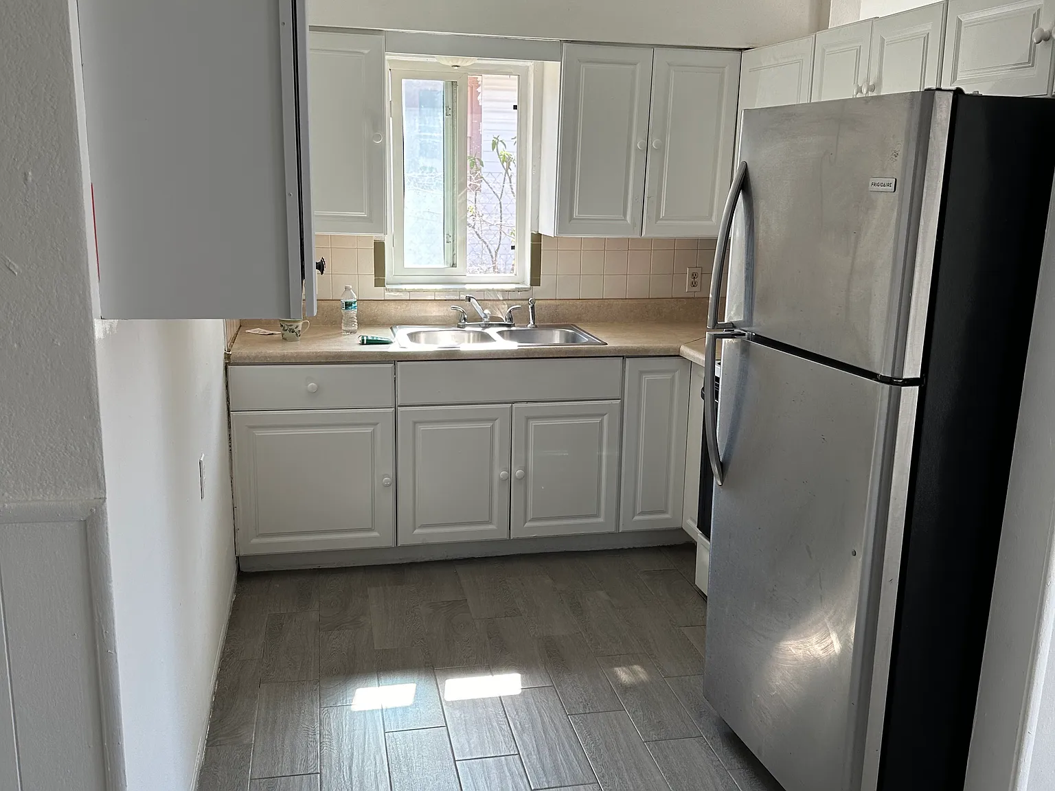 3 bed, 1100 sqft, $2,200 — Photo 4