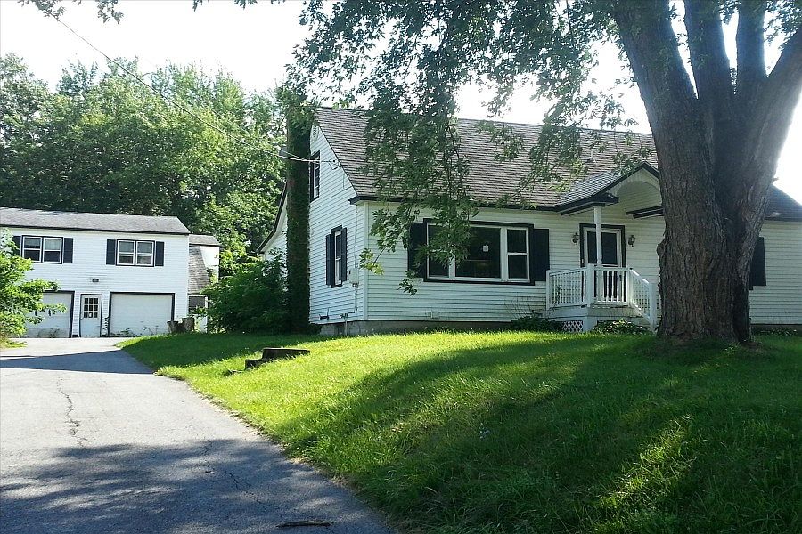 2nd image of 110 Pruyn Hill Rd