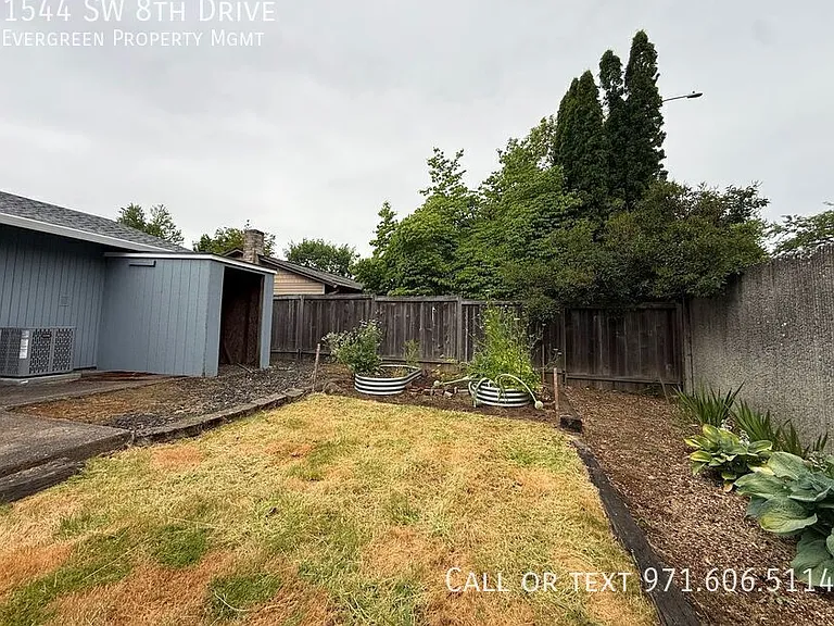 1544 SW 8th Dr — Photo 31