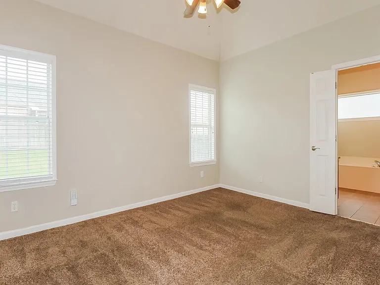 9921 Greenalder Cv N — Photo 8