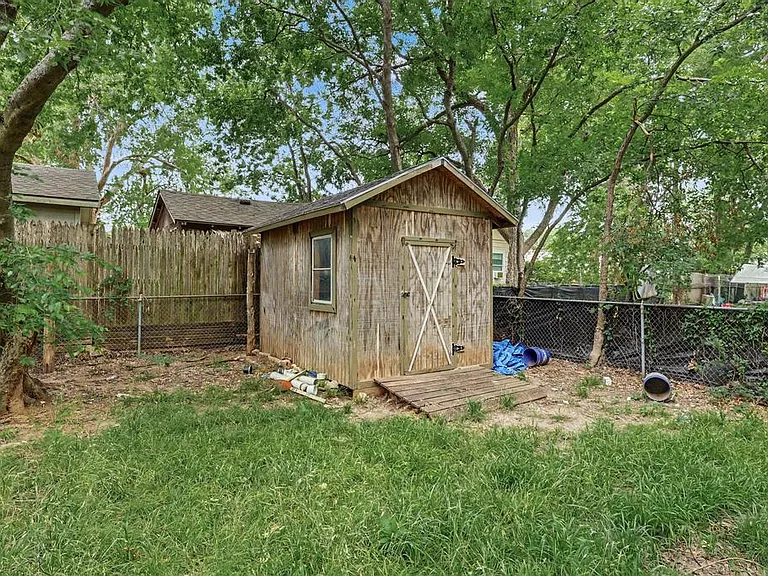 221 W Taylor St — Photo 15