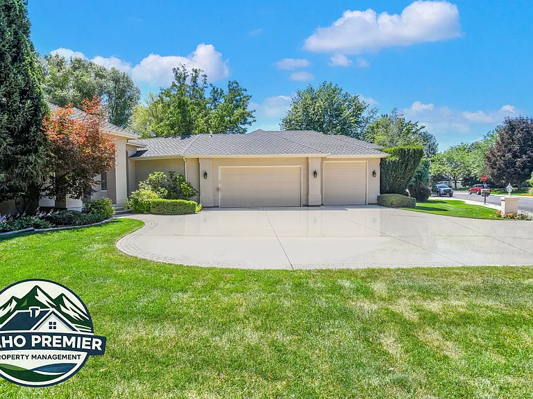 418 E Trailside Dr — Photo 3