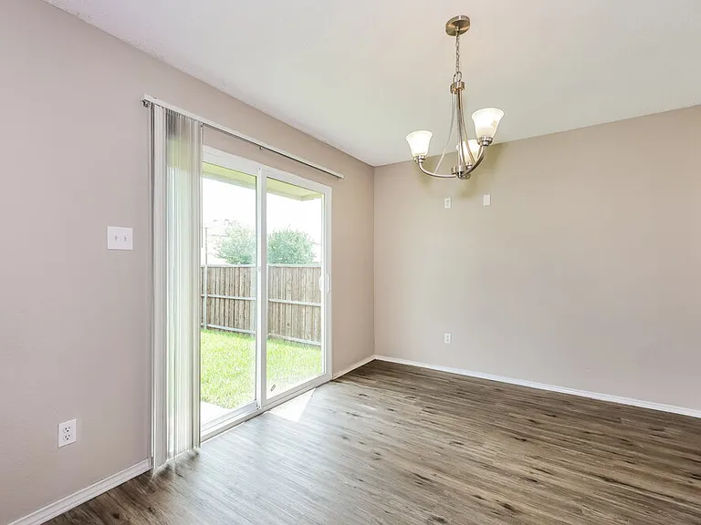 317 Blairwood Dr — Photo 7