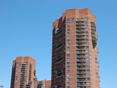 414 Harmon Cove Tower #414, Secaucus, NJ, 07094