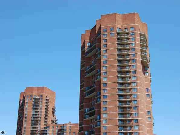 414 Harmon Cove Tower #414, Secaucus Town, NJ 07094