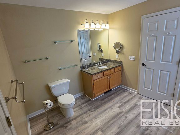 5th image of 93 Floral St