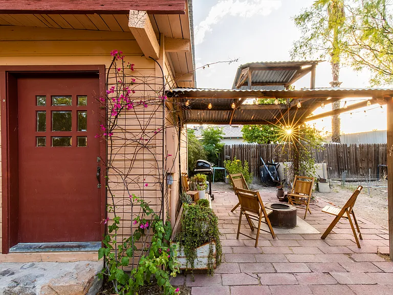 828 S Russell Ave — Photo 20