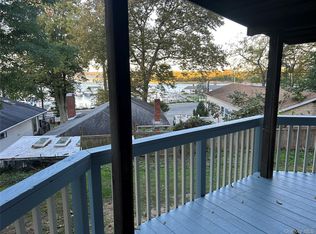 34 Knoll Top Rd, Stony Brook, NY 11790