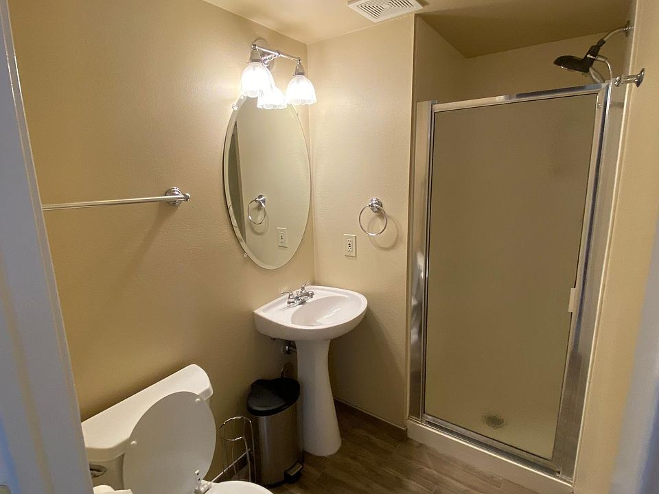 Downstairs full bathroom