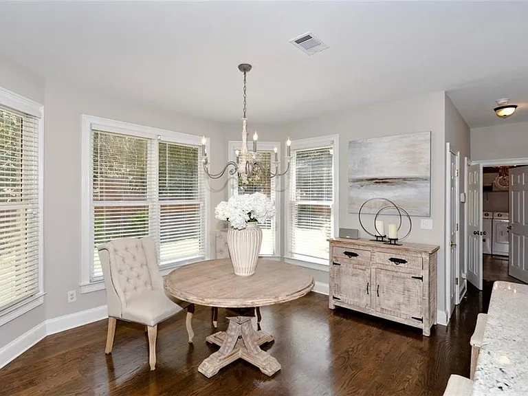 310 Windsor Gate Cv — Photo 18