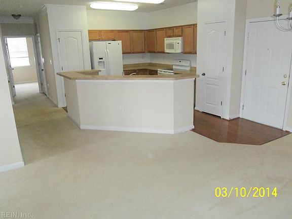 5th image of 708 Windy Way Unit 105
