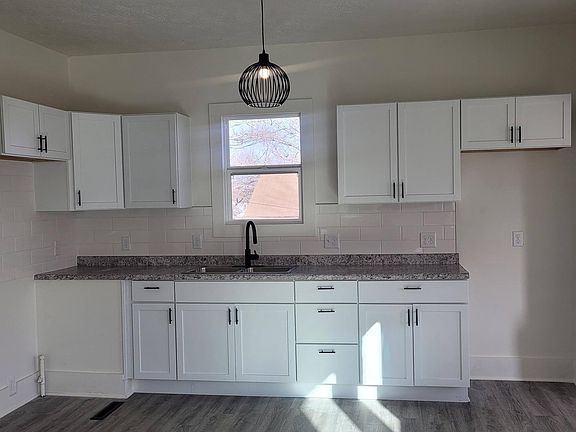 2nd image of 210 Ross St