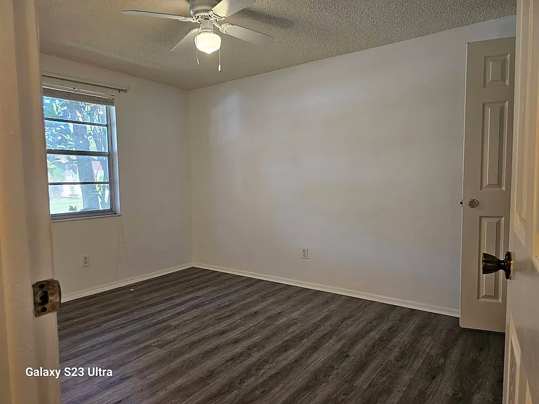 2065 Whitney Dr — Photo 11