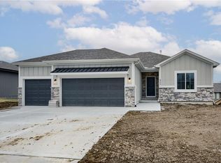 1003 NW Lindenwood Dr, Grain Valley, MO 64029