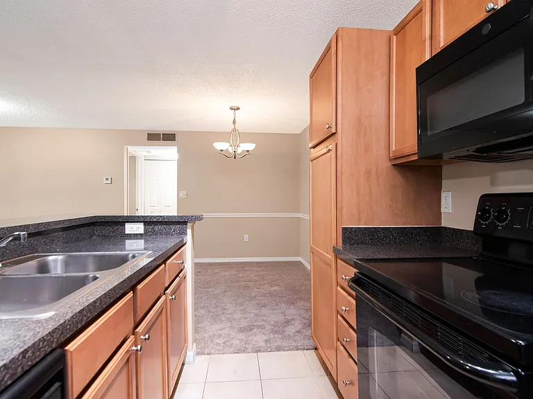 214 Lake Parsons Grn #201 — Photo 10