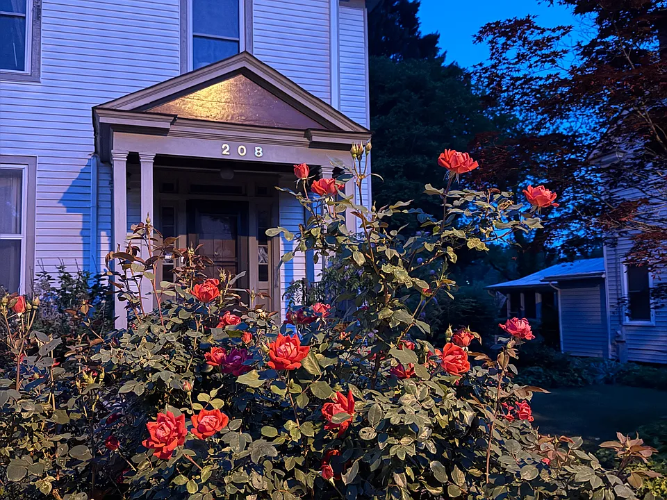 208 W Main St