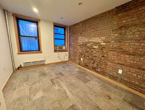1st image of 102 Bayard St APT 2R