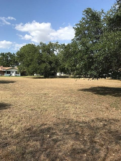 2nd image of 214 Bluebird Cir