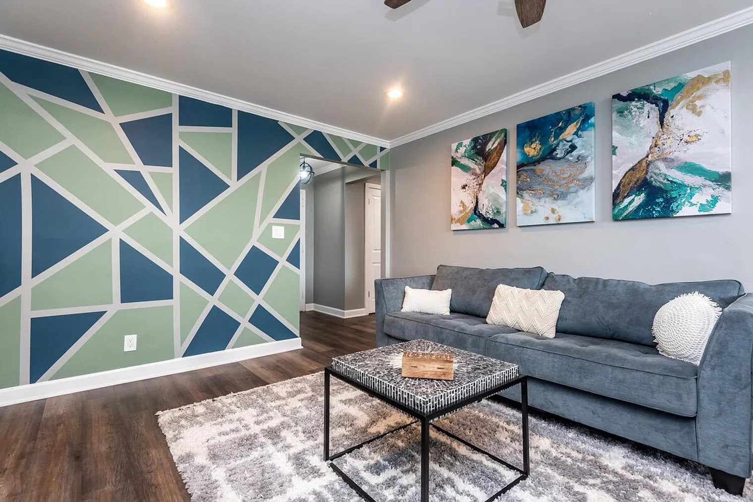 2 bed, 1.0 bath, 1065 sqft, $2,280 — Photo 2