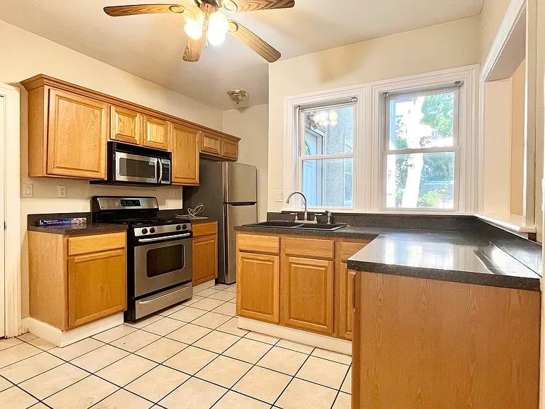 19 Park View St — Photo 2