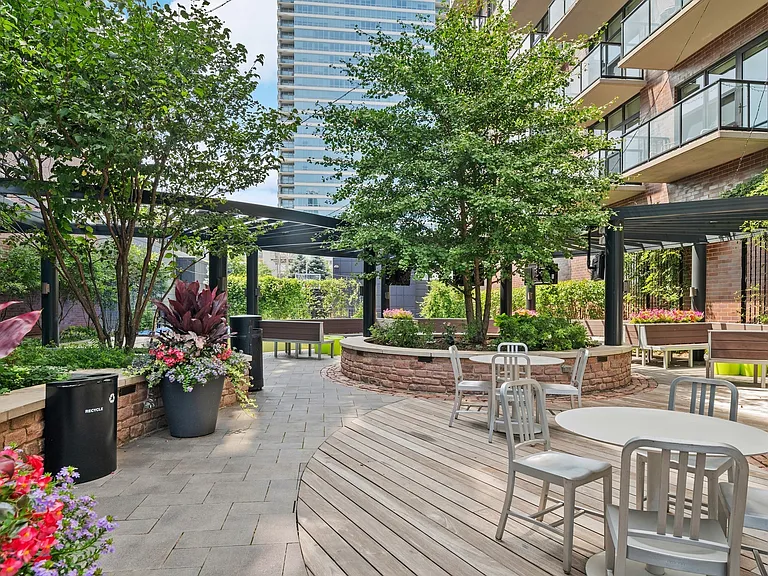 AMLI Lofts — Photo 4