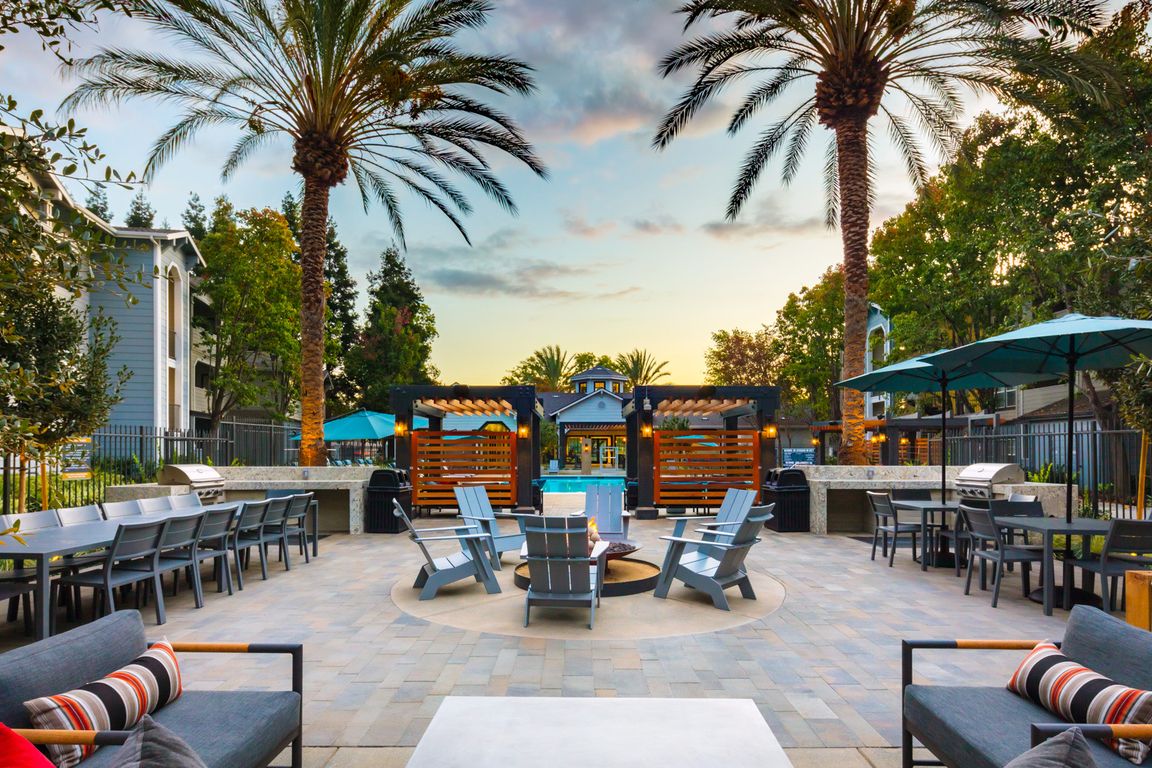 With two separate barbecue lounges to enjoy, an impromptu picnic or cookout is always within reach