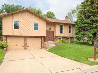 18 Crescent Woods Dr, Saint Peters, MO